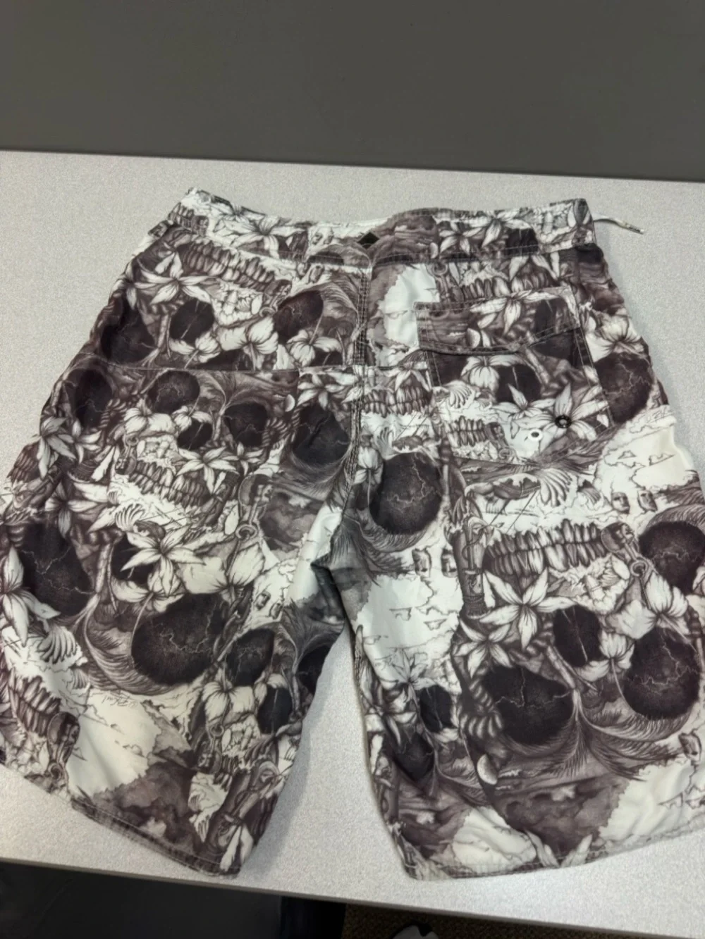 Rip Curl Skull‎ Print Board Shorts Surf Swim Trunks Mens Size 33 Made in Italy